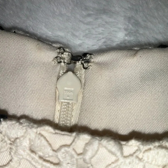 Talbots Sheath Dress Sz 6 Crochet White Black Chevron Short Sleeve Lined Modest - Picture 5 of 8